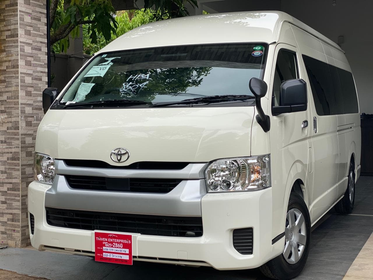 Toyota HiAce Commuter